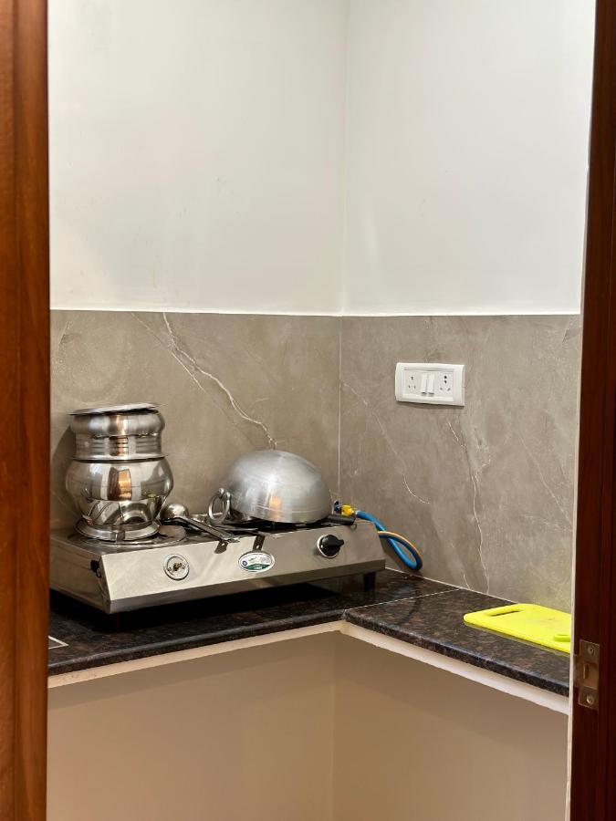 Flora Embassy Guest house *
